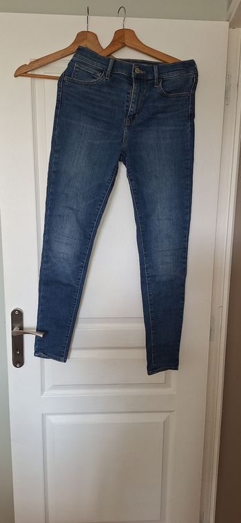 Levis