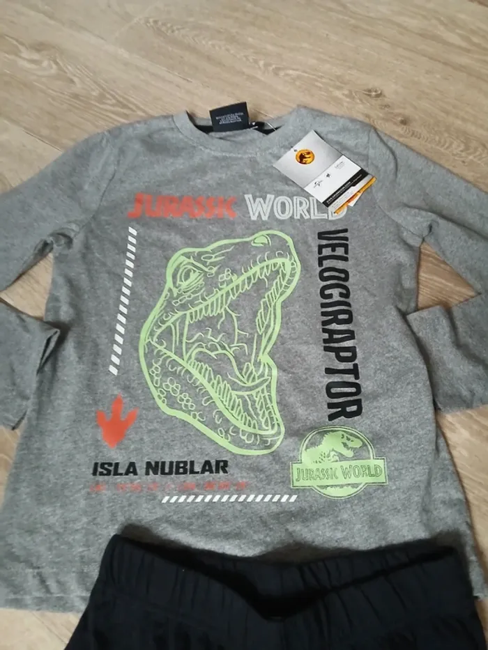 Pyjama neuf jurassic world 8 ans - photo numéro 2