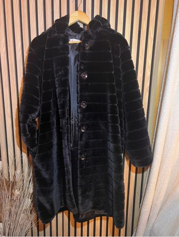 Manteau en fausse fourrure 