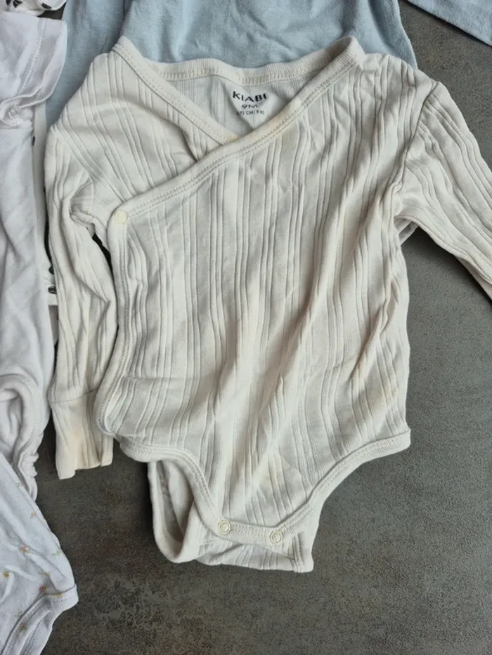 Lot de bodies 9 mois + 1 barboteuse - photo numéro 3