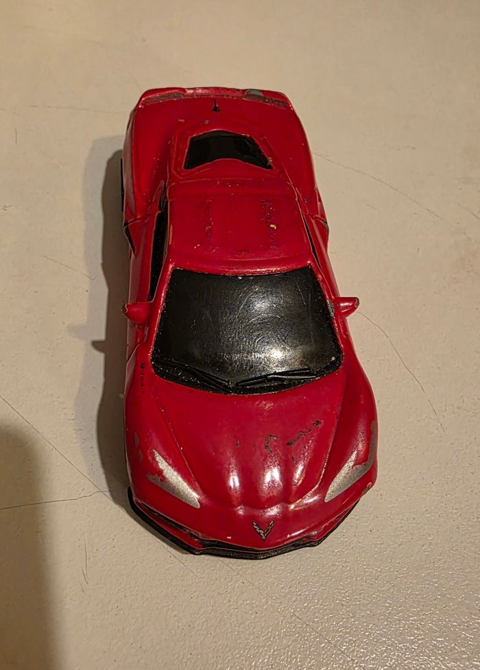 Chevrolet Corvette miniature rouge Maisto