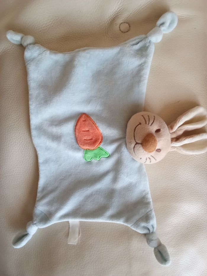 Doudou lapin  beige carotte tête marron beige Fnac éveil bien d'occasion couleurs  usées plat noeuds