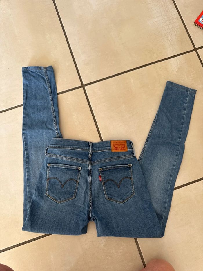 Jeans Levis femme neuf taille 28 - photo numéro 5
