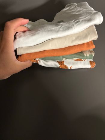 Lot de 5 bodys - neufs - C&A