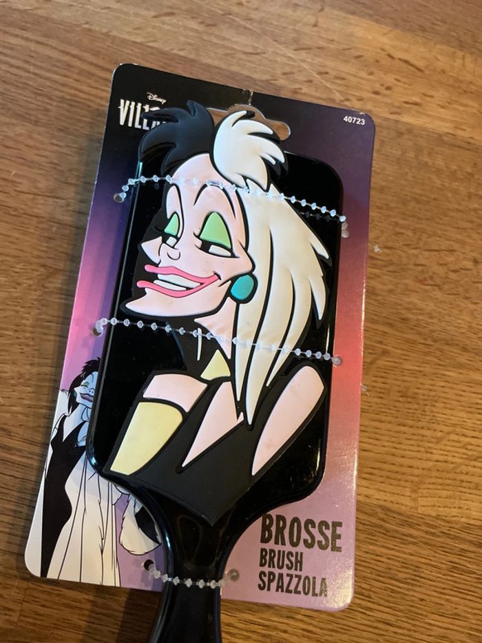 Idée cadeau 🎁 Brosse à cheveux Neuve Disney Villains Cruella d’enfer dans les 101 Dalmatiens - photo numéro 4