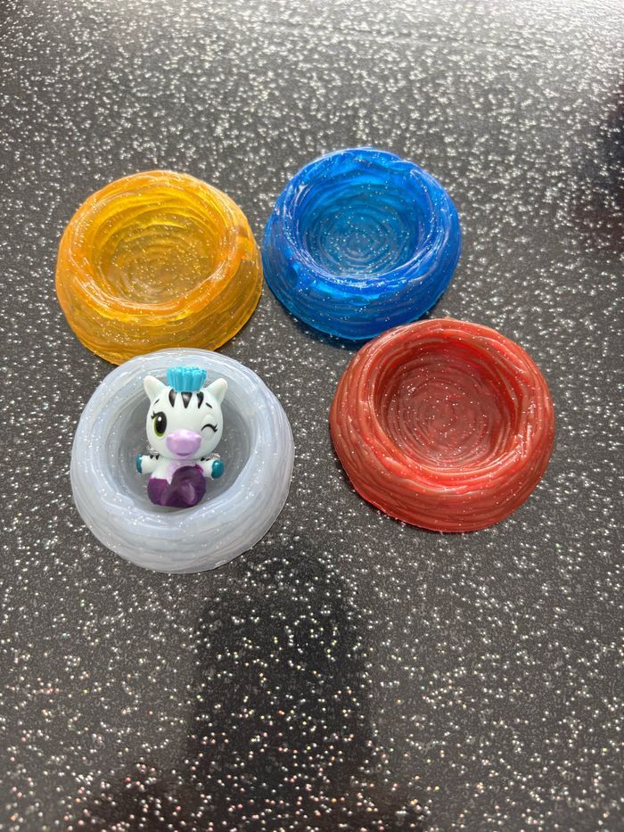 Hatchimals - 4 nids et une figurine