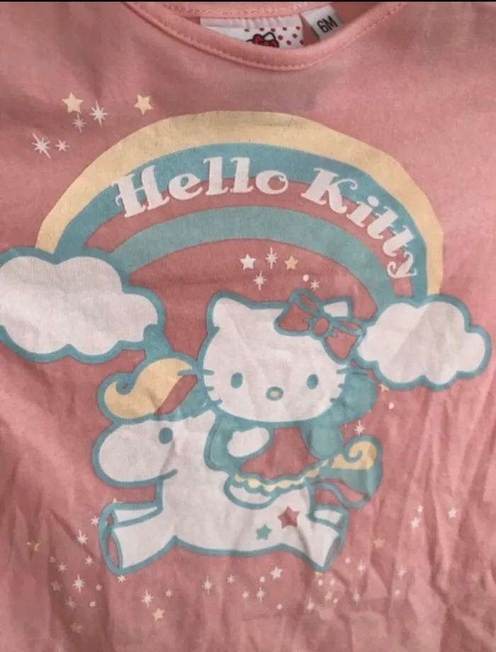 T shirt hello kitty et licorne neuf 6 mois Jamais porté juste lavé - photo numéro 3