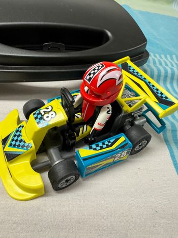 Voiture de course Playmobil avec valisette