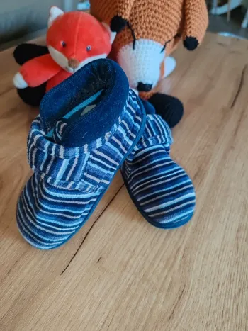 Chaussons garçon isotoner 24 tbe bleus