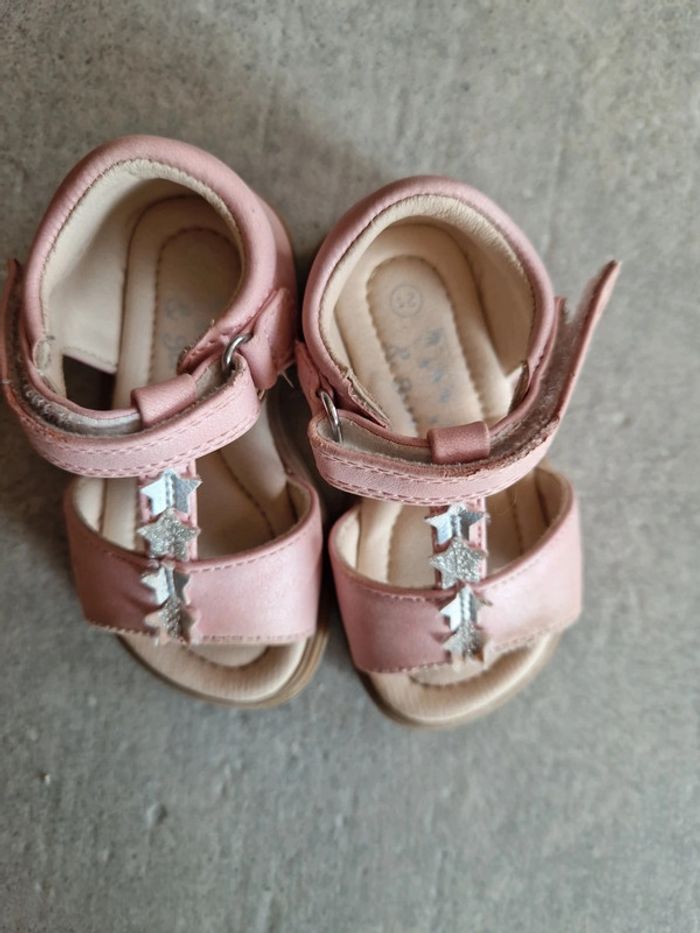 Nu pieds bebe fille - photo numéro 2