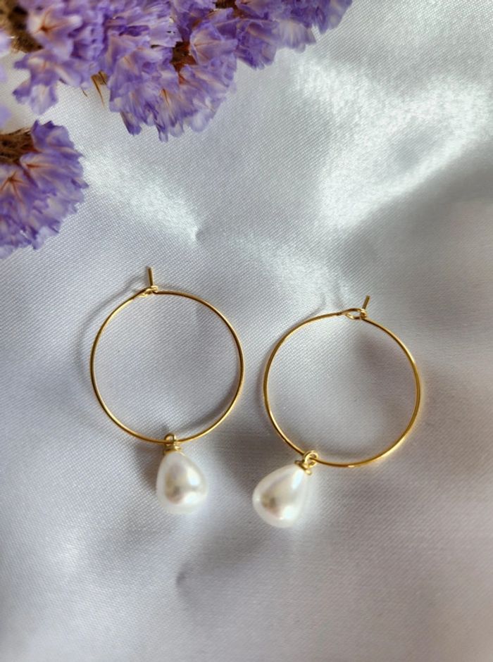 Boucles d'oreilles créoles hypoallergéniques dorées et blanches LC225