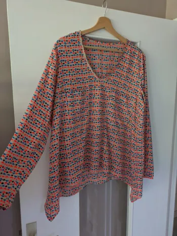 Magnifique haut blouse femme formes géométriques taille 44/46 bleu orange noir et beige