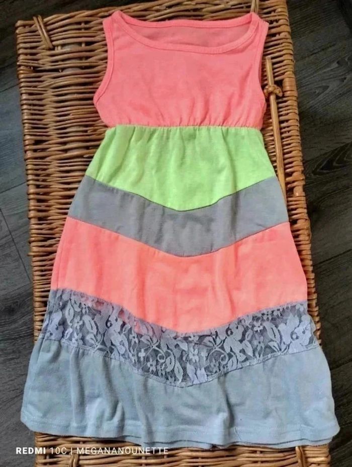 👗 Robe coloré fille - Taille 3 ans - Très bon état