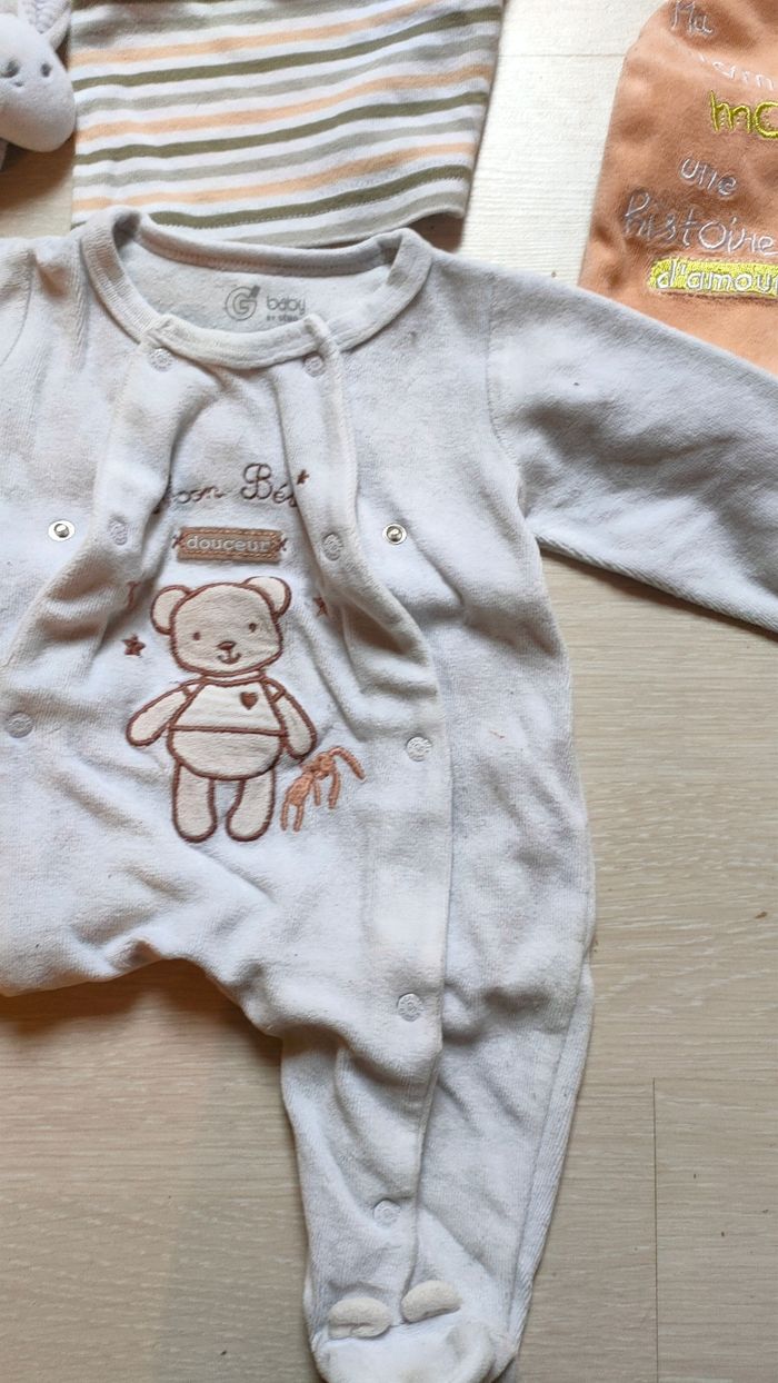 Lot vêtements un mois mixte