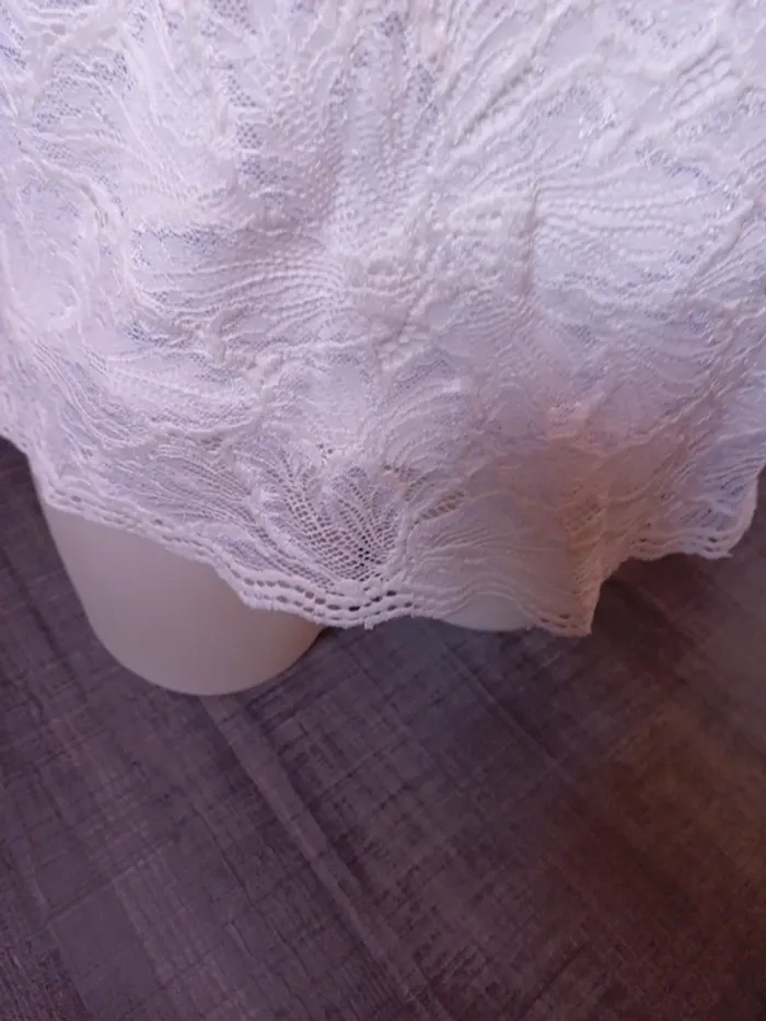 Joli pull dentelles boutons doublé taille M - photo numéro 3