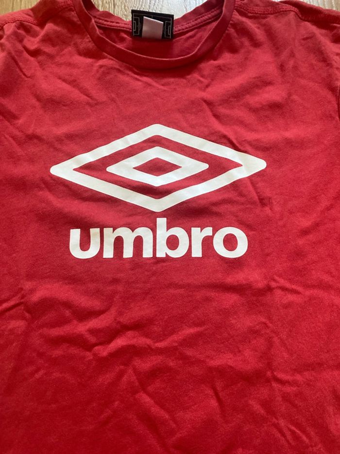 T shirt Umbro rouge taille S homme - photo numéro 2