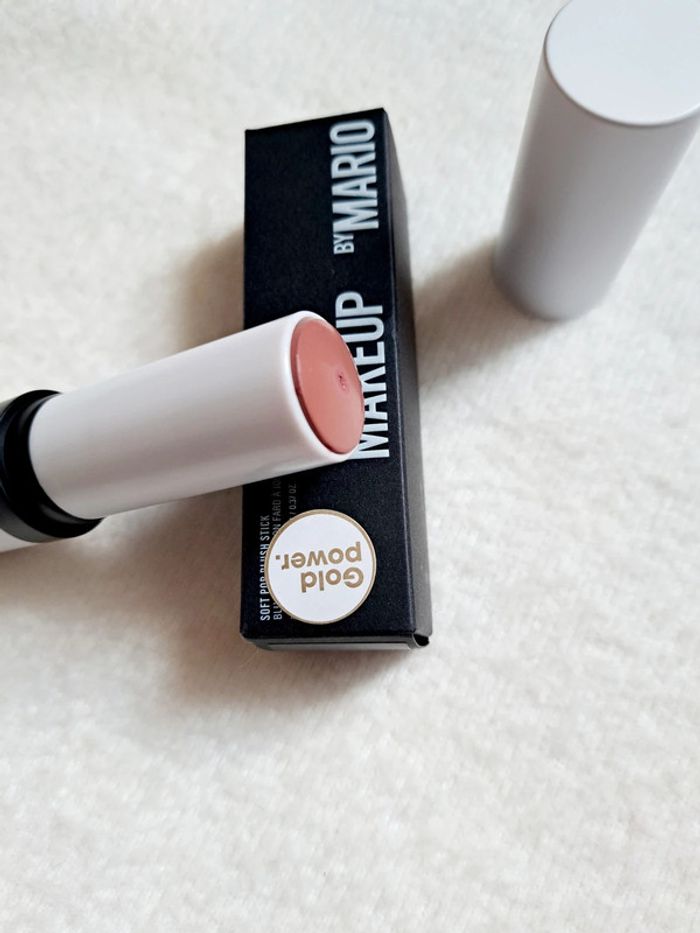 Makeup by Mario
Soft Pop Blush Stick
Teinte Dusty Rose - photo numéro 6