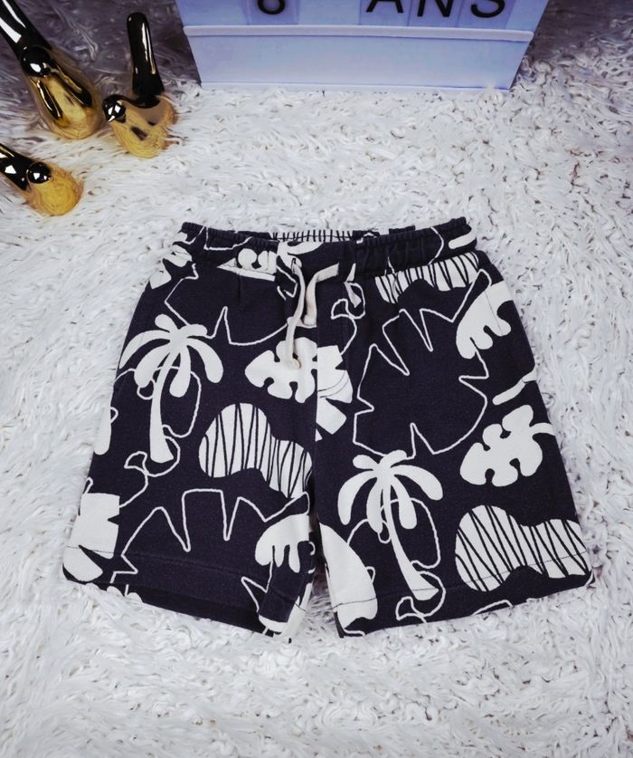 Short imprimé tropical gris et blanc Garçon taille 8 ans marque Vertbaudet 🎸 - photo numéro 2