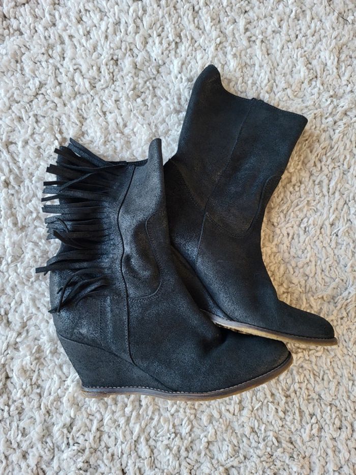 Bottes noires à franges mi hautes en daim talon compensé Galeries Lafayette Taille 39 - photo numéro 8