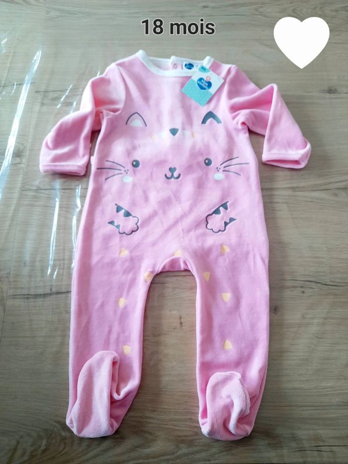 Pyjama neuf mots d'enfants