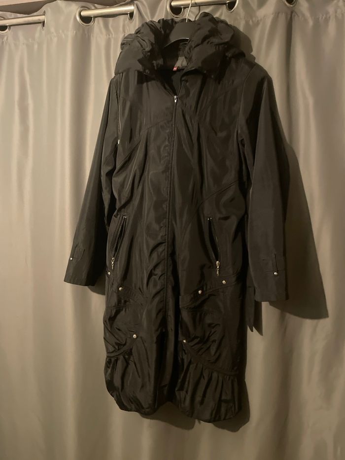 Manteau noir à capuche  T42