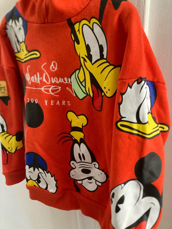 Sweat-shirt Disney orange, marque Primark taille 4-5 ans - photo numéro 3