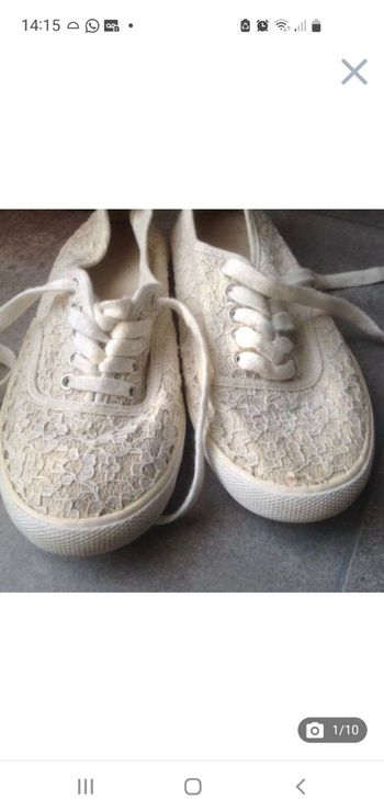 Tennis à lacets écrues en dentelle fleurs T.35