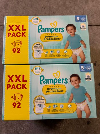 Lot de 2 cartons de couches taille 5 Pampers premuim protection