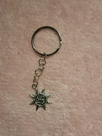 Porte-clé Soleil argenté – style bohème & mystique