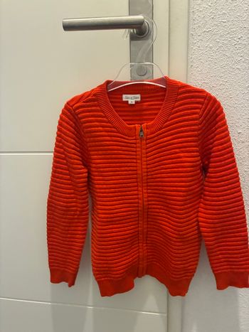 Gilet rouge neuf 4 ans 