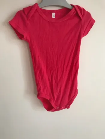 Body fuschia manches courtes 6 mois