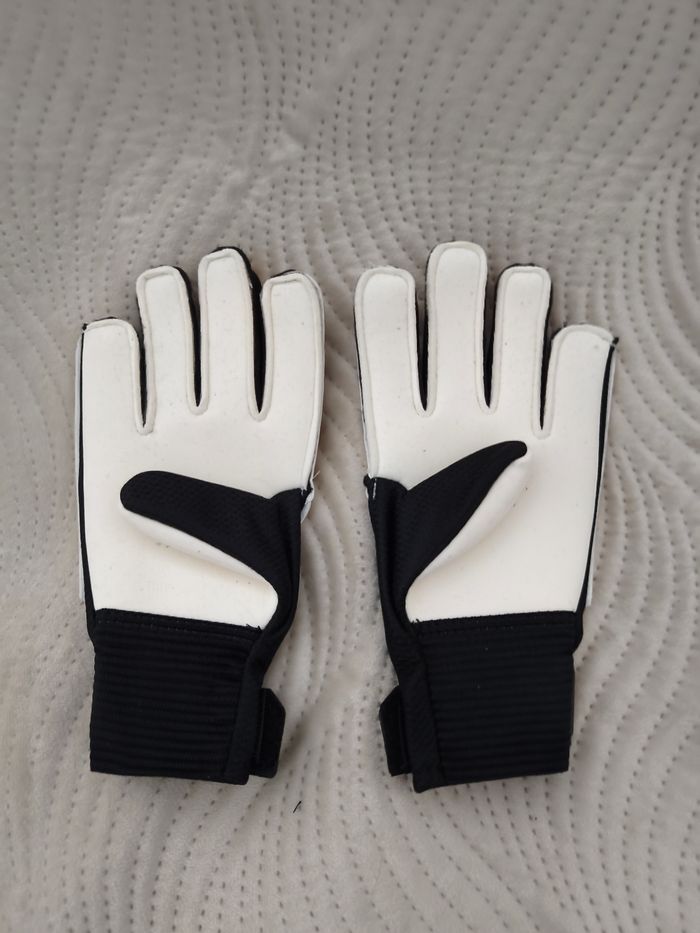 Gants de foot Nike T 4 - photo numéro 2