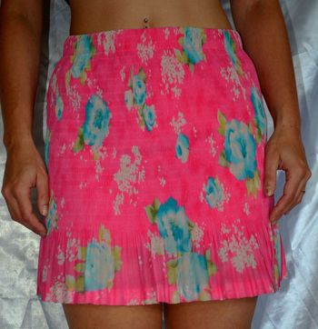 mini jupe rose fleurie taille 34/36