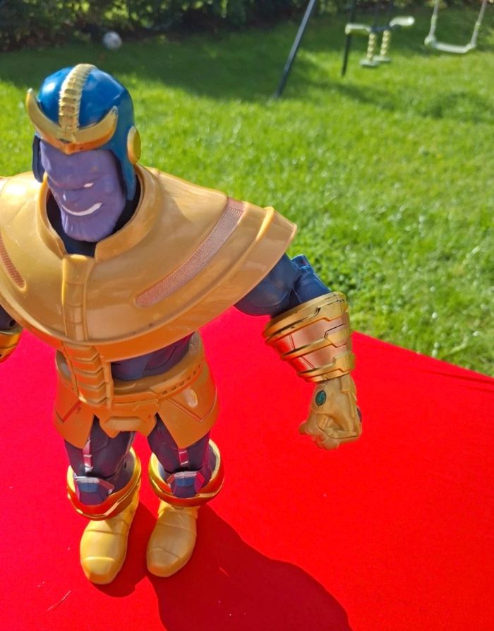 Grande figurine marvel tanos disneyland paris - photo numéro 4