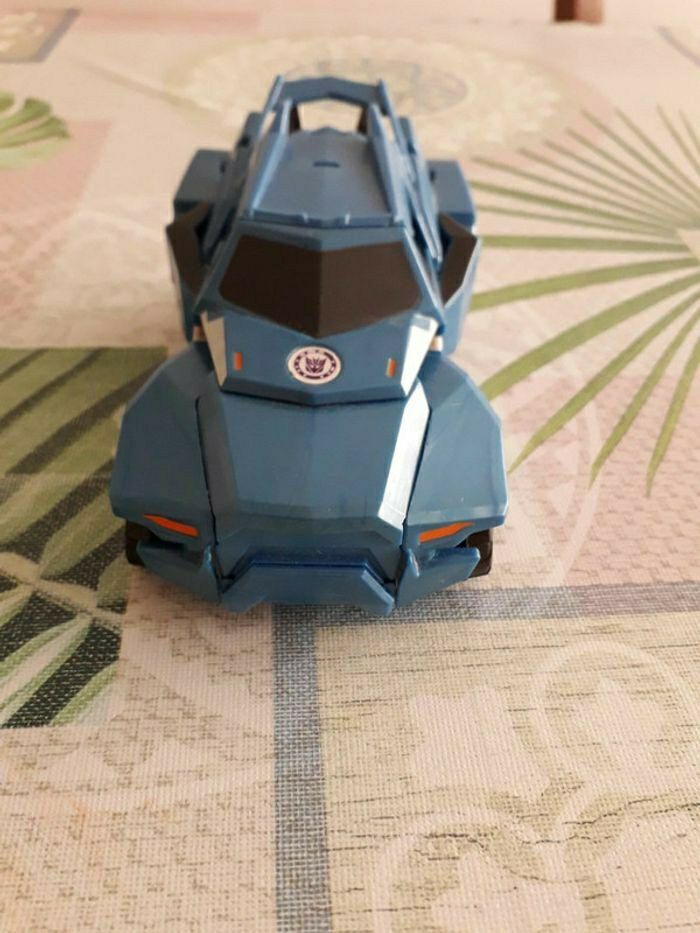 Voiture Transformers qui se transforme en robot Transformers Beebs