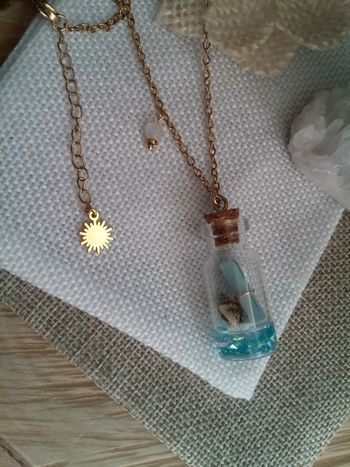 Collier une bouteille à la mer
