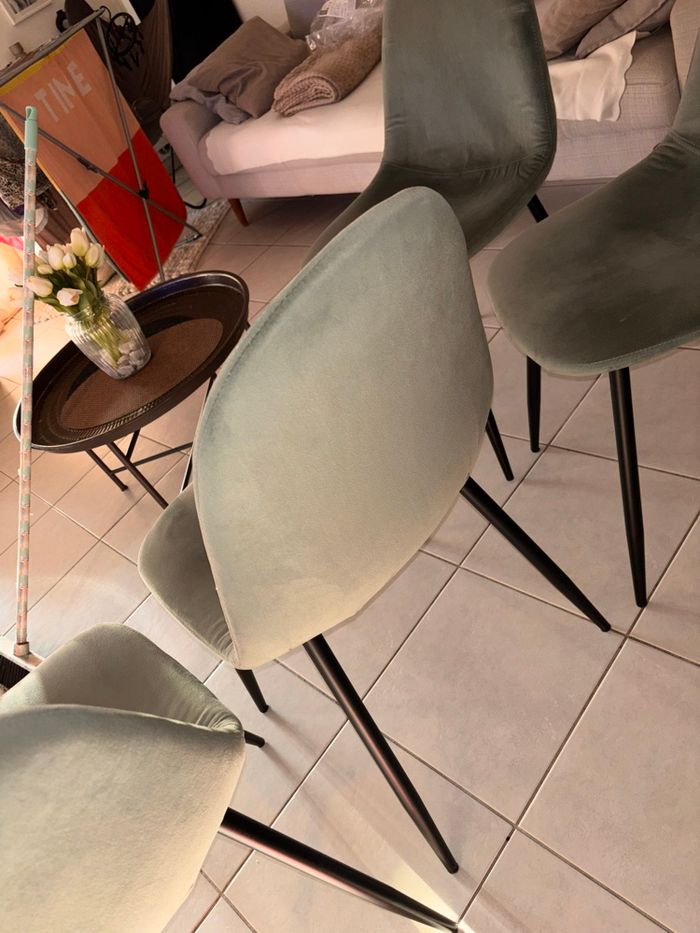 Chaise en velours vert