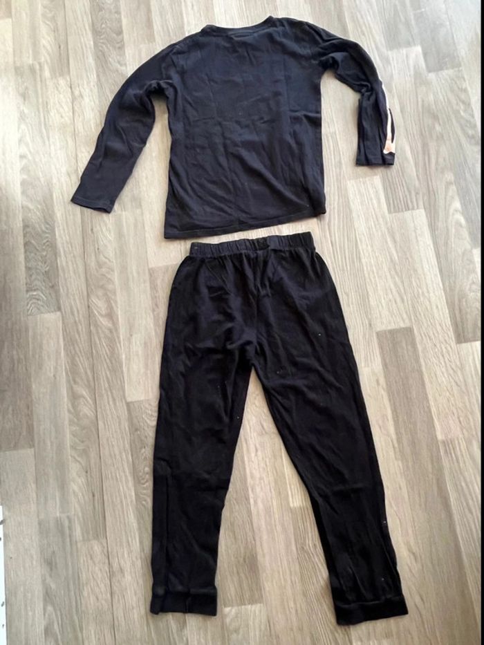 Très beau pyjama fluorescent dans le noir disney Batman taille 7 / 8 ans - photo numéro 2