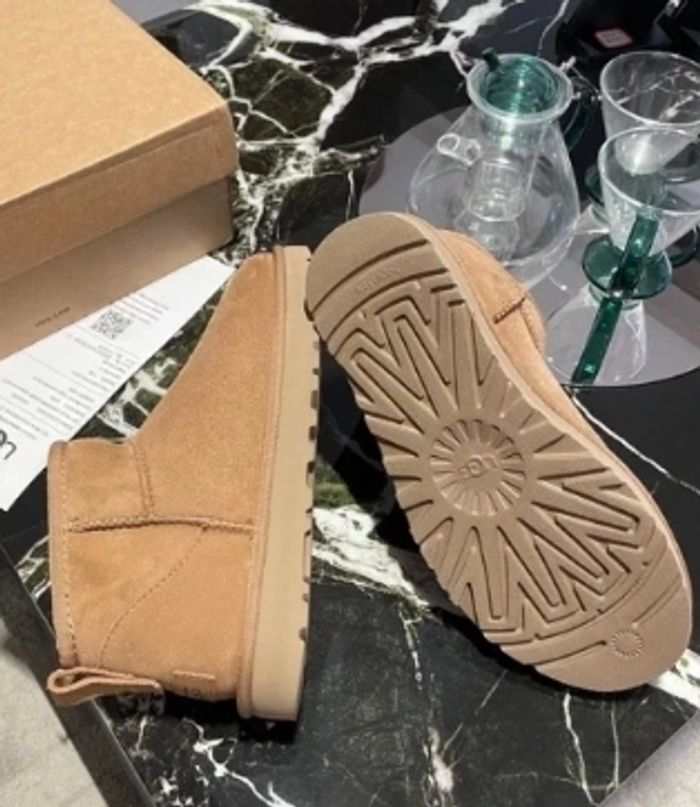 Ugg ultra mini boots . - photo numéro 4