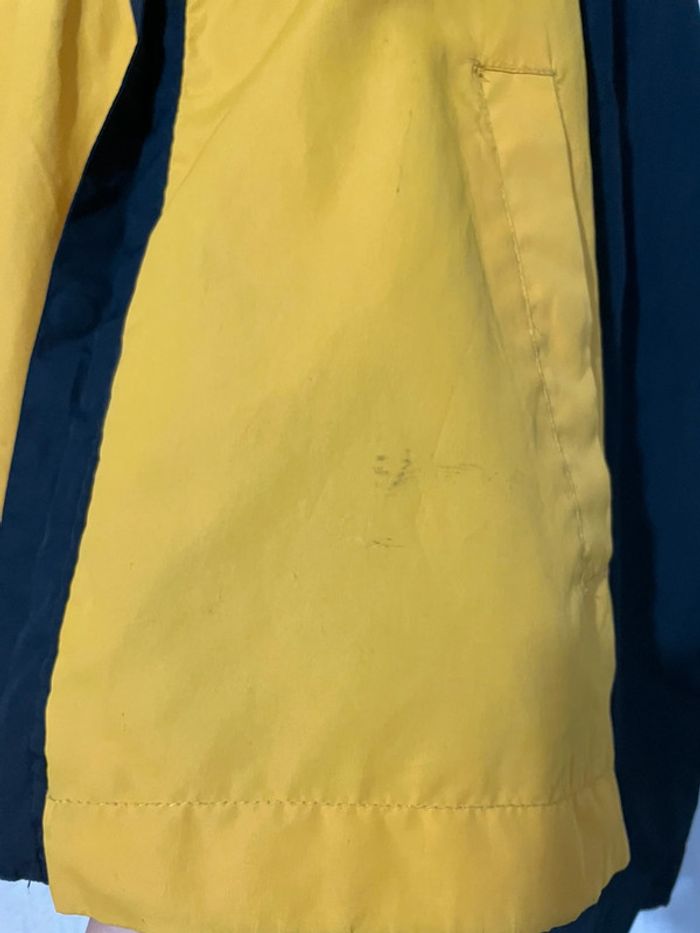 Veste coupe-vent imperméable bleu marine et jaune - photo numéro 7