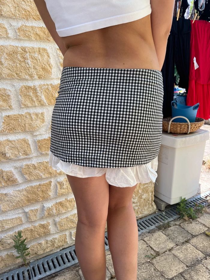 Short / jupette noir et blanc en très bon état idéal pour l’été - photo numéro 4