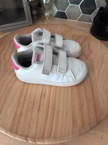 Basket Adidas blanche et fushia - P25