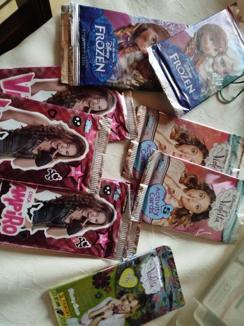 Lot boosters chica vampiro bella sara violetta frozen