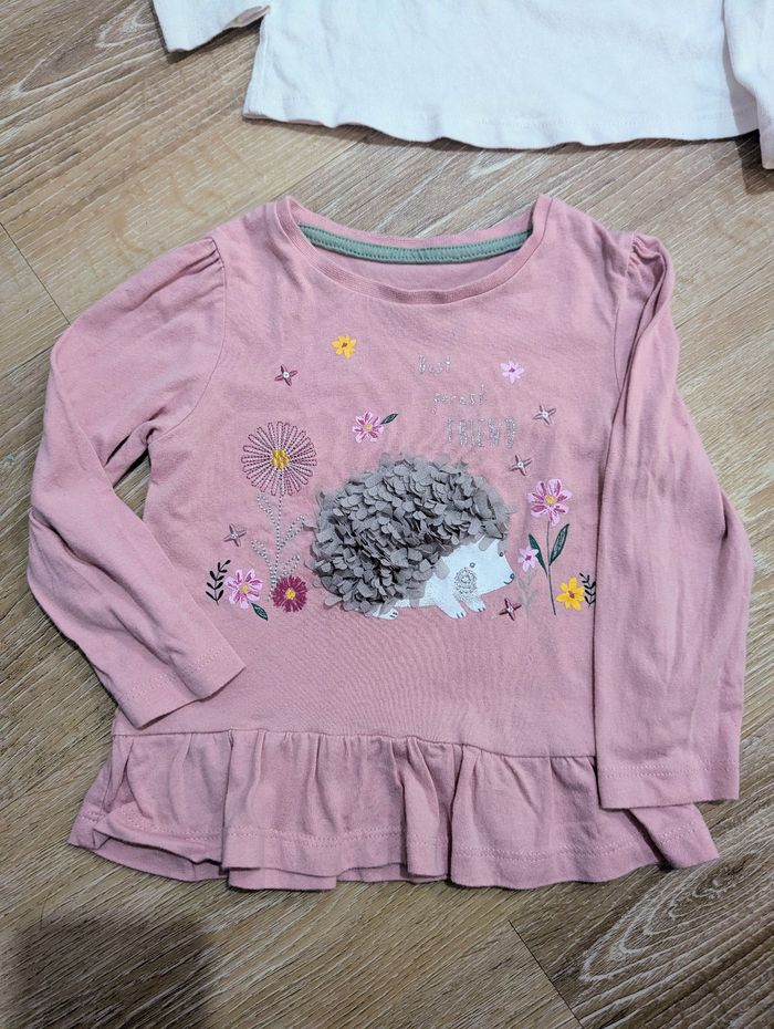 Lot 2 t-shirts, 1 pull et 1 pantalon 18 mois bebe fille - photo numéro 4