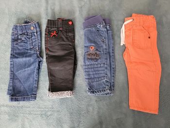 4 pantalons 6/9 Mois