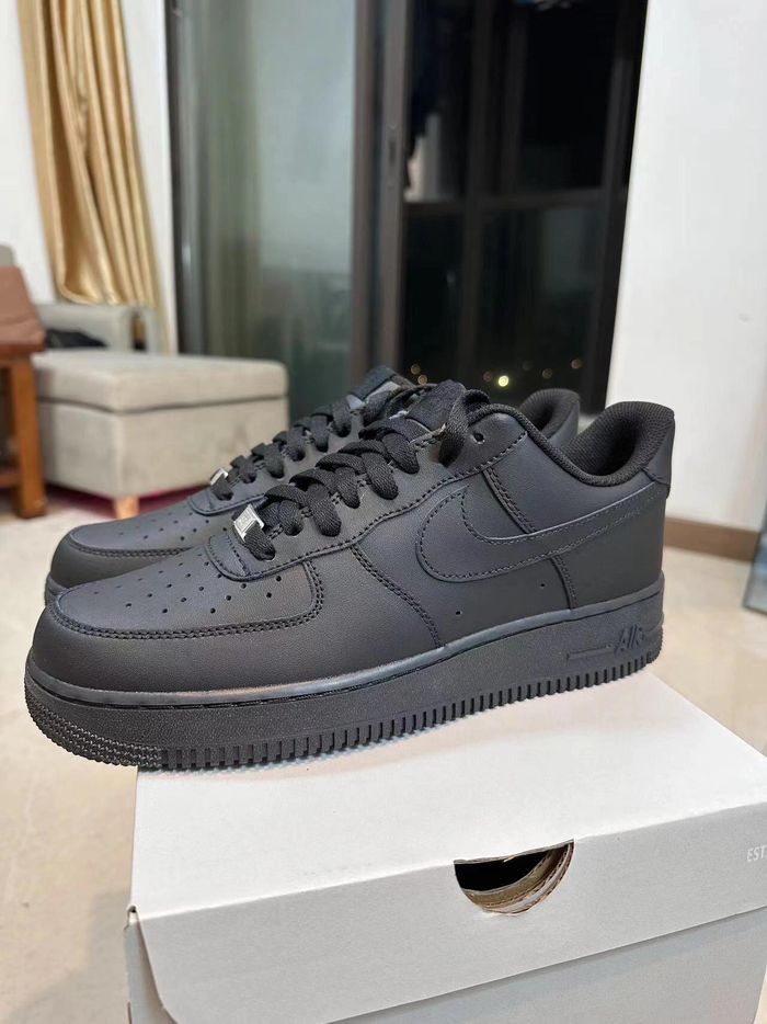 Nike Air Force 1 triple black taille:37.5 - photo numéro 3