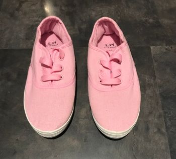 Tennis toile rose neuves 33 La Halle