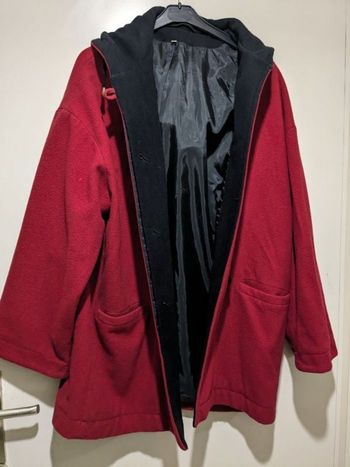 Manteau à capuche vintage rouge et noire. Taille 38