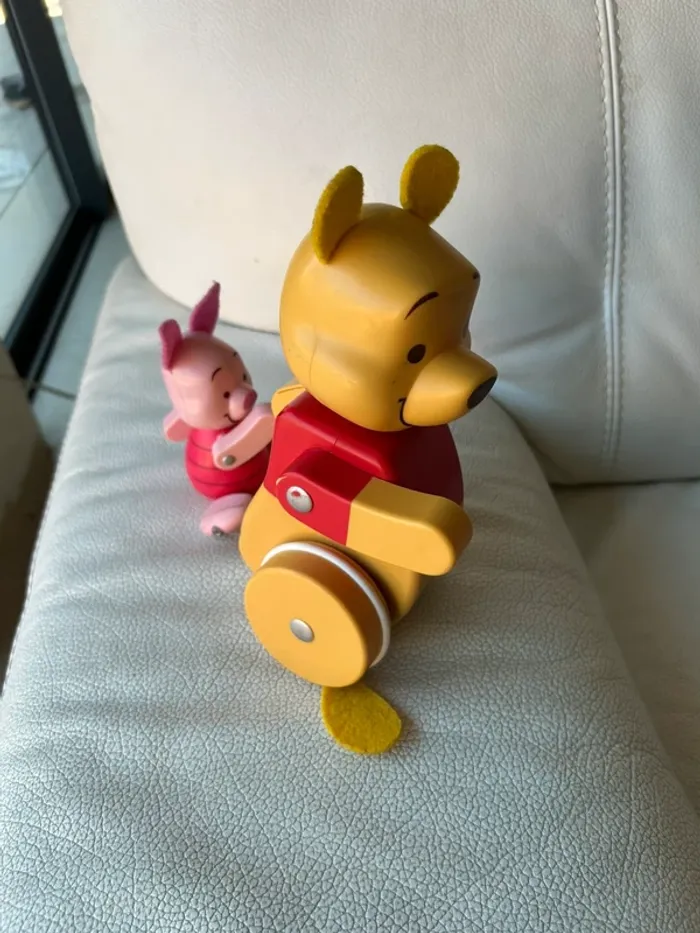 Jouet d’éveil Winnie tire porcinet