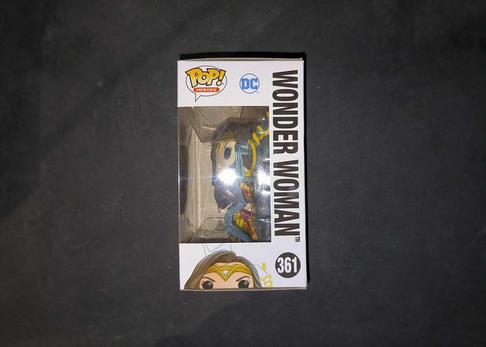 Figurine Funko Pop / Wonder Woman 361 / WW84 / Dc Comics / Fall Convention 2020 Gitd - photo numéro 3